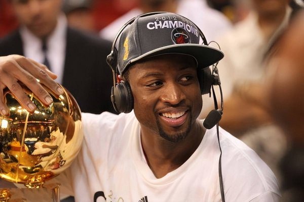 Curry đã dẫn dắt đội giành chức vô địch ở tuổi 26, Wade trở thành huyền thoại ở tuổi 24, anh ấy: Hãy